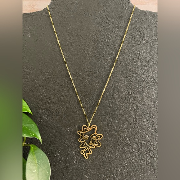 Gold Minimalist Woman’s Face Outline Necklace - Artsy Trendy Necklace - Picture 6 of 16